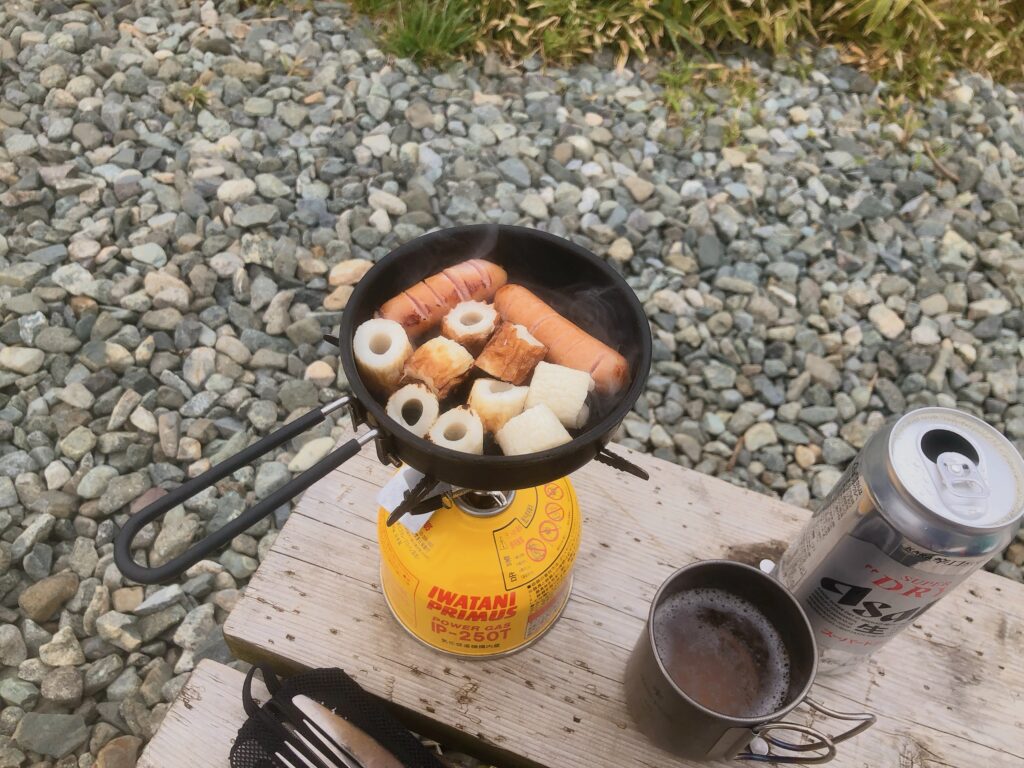 おつまみとビールで乾杯