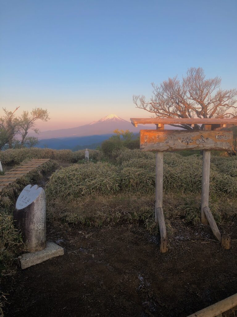 赤く染まった富士山