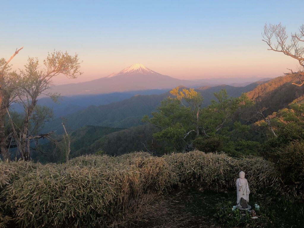 お地蔵さんと富士山