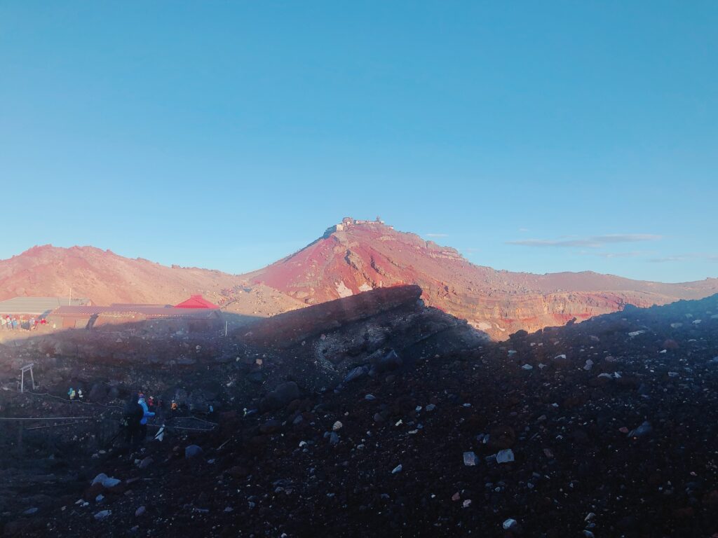 最高峰の剣ヶ峰が見えます