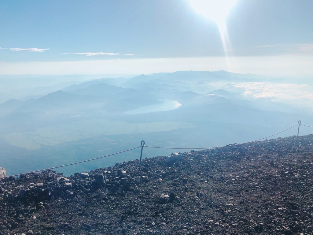 お鉢巡りをして吉田口山頂まで戻ってきました