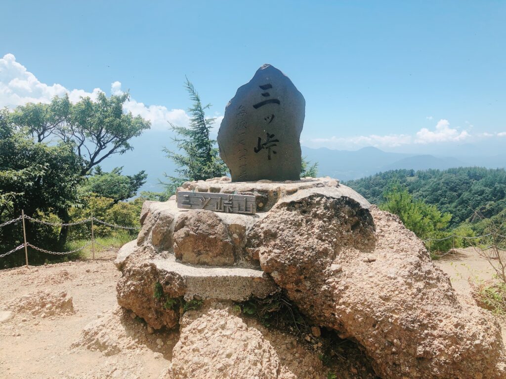 三ッ峠山に到着
暑くて死にそう・・・