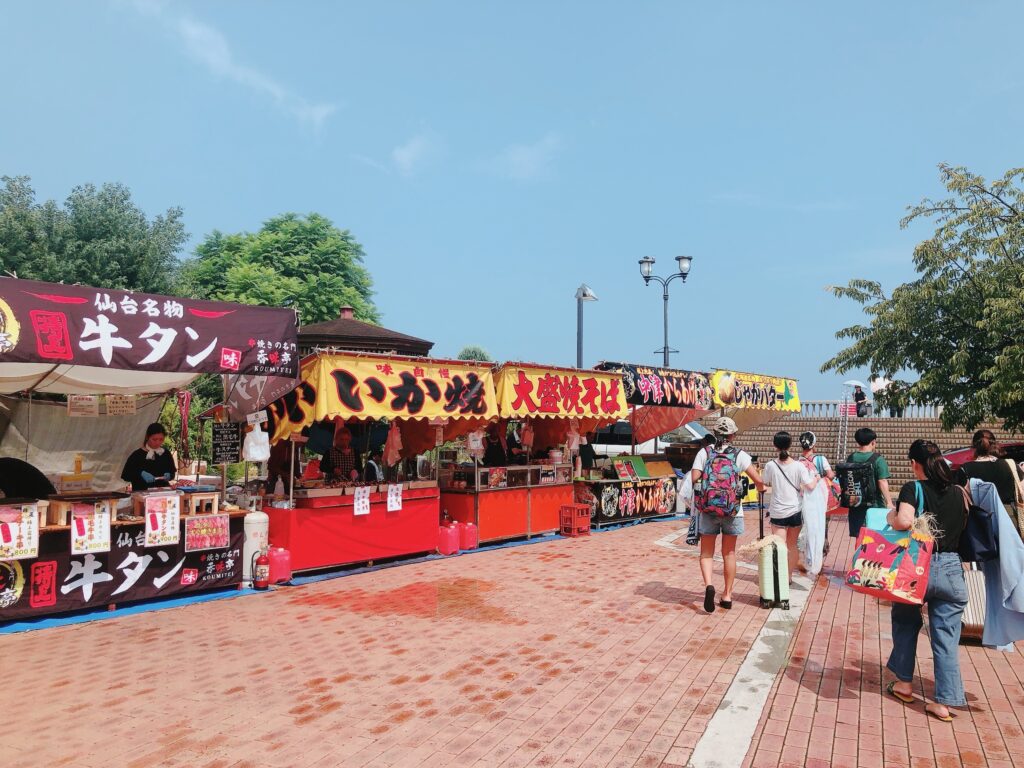 熱海サンビーチに到着　出店があってお祭り気分😊