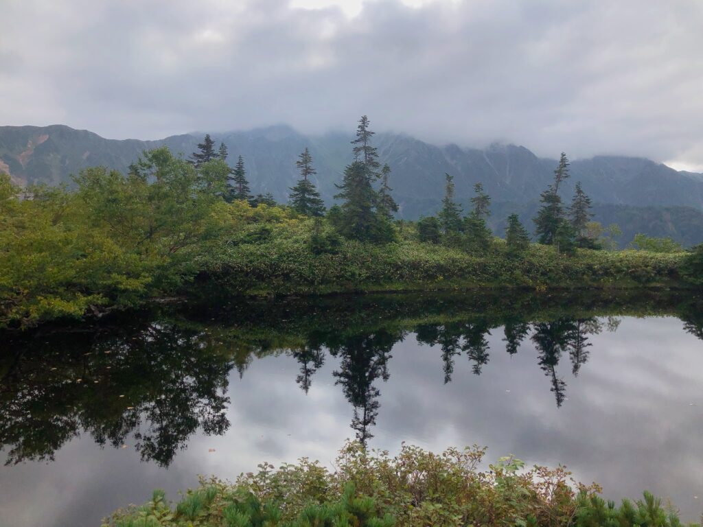 鏡平に到着
残念ながら逆さ槍ヶ岳は見れませんでした