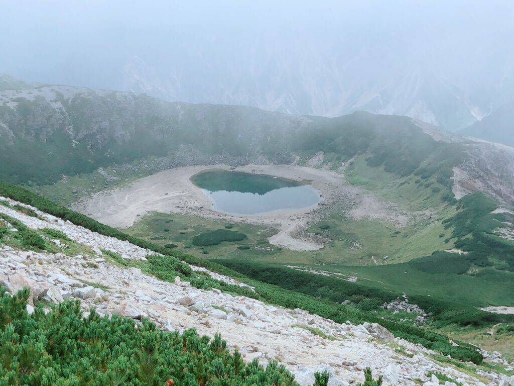 鷲羽池が見えました