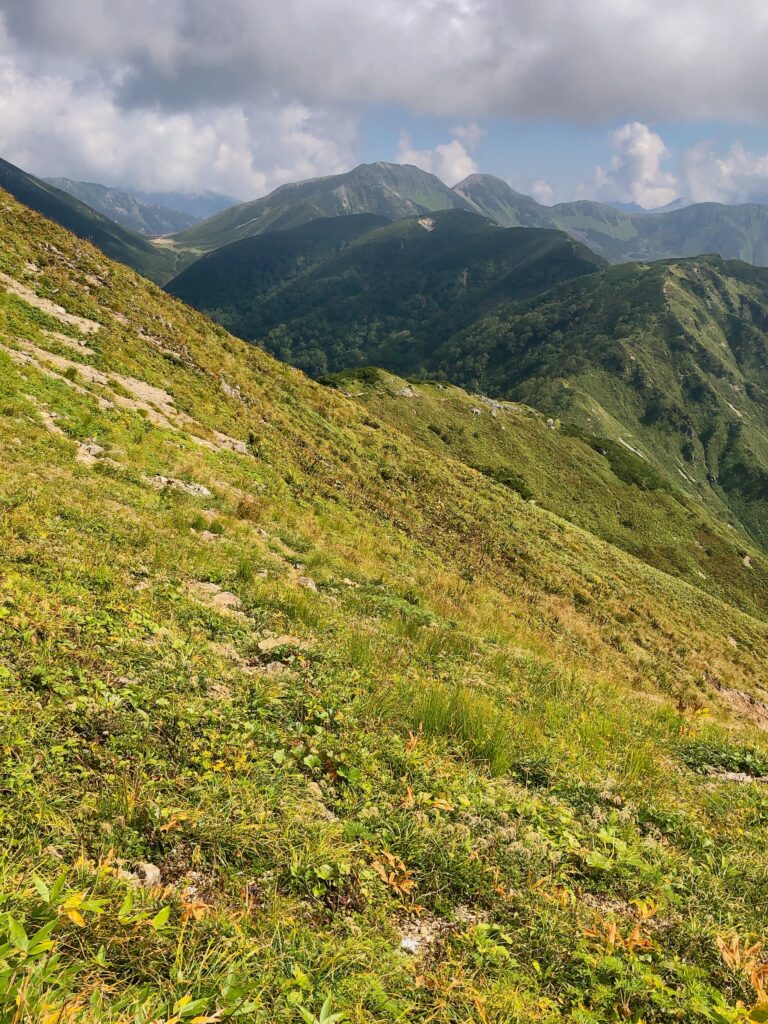 笠ヶ岳まで稜線を進みます