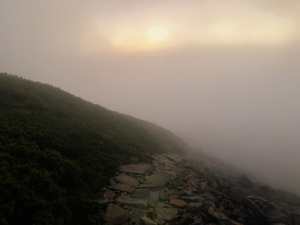 【5日目】
笠ヶ岳山荘を5時ころ出発