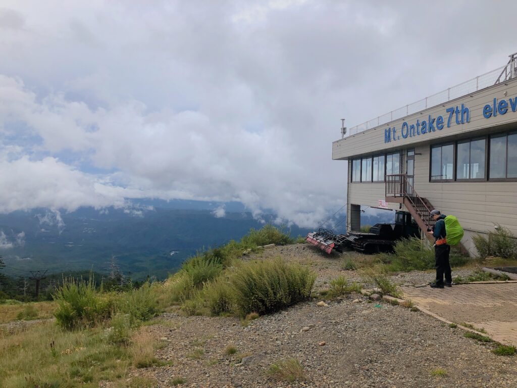 登山口の飯森高原に到着