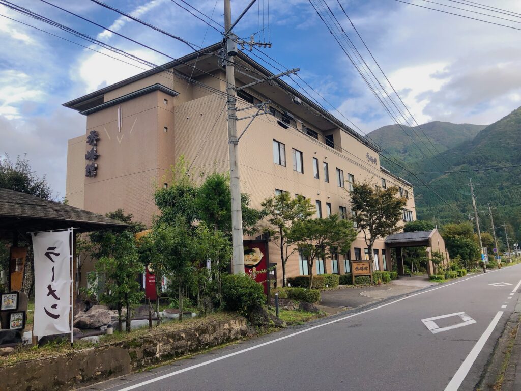 「ゆふいんホテル秀峰館」に宿泊
屋上にある露天風呂が最高でした！