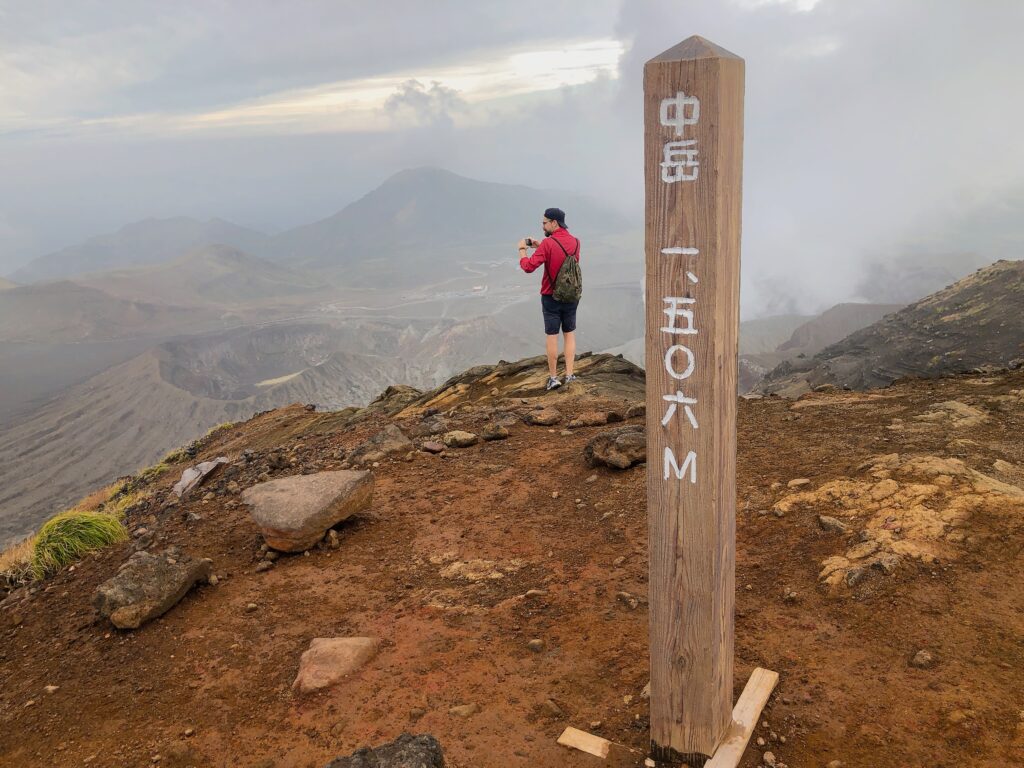 二つ目の中岳山頂