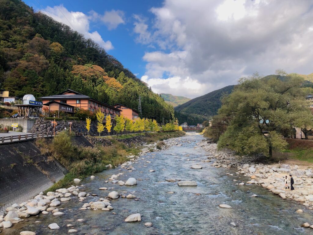 橋の上からの景色が綺麗ですね