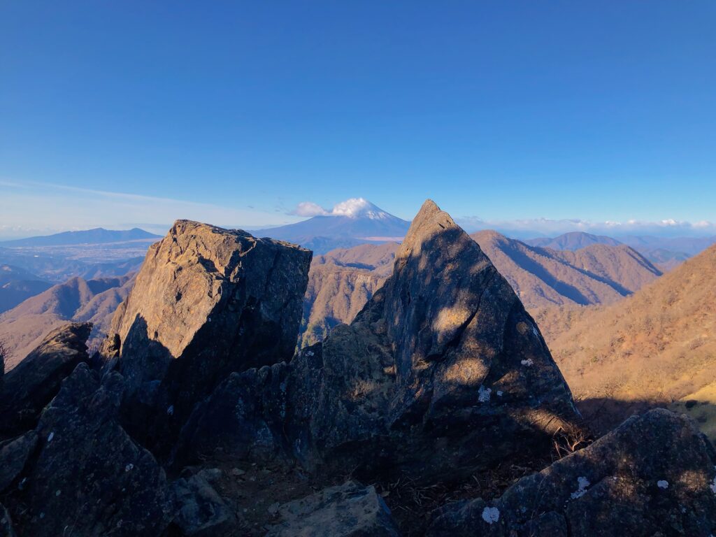 鬼ヶ岩と富士山