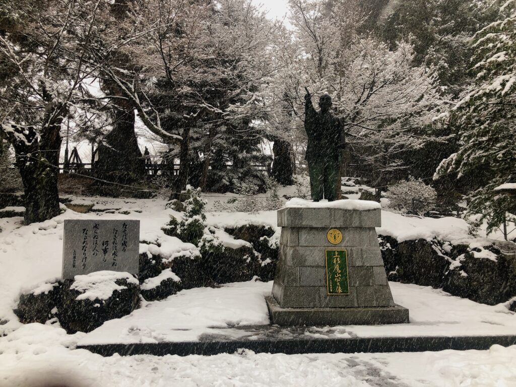 上杉鷹山（ようざん）
「為せば成る、為さねば成らぬ、何事も、成らぬは人の為さぬなりけり」