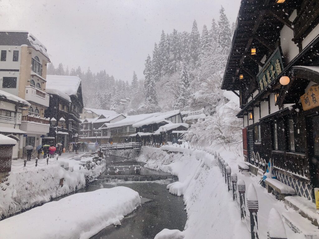 銀山温泉の入口に到着