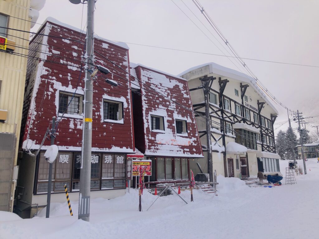 ジンギスカンロッシに宿泊します
スカイケーブルがある上の台駅の近くです