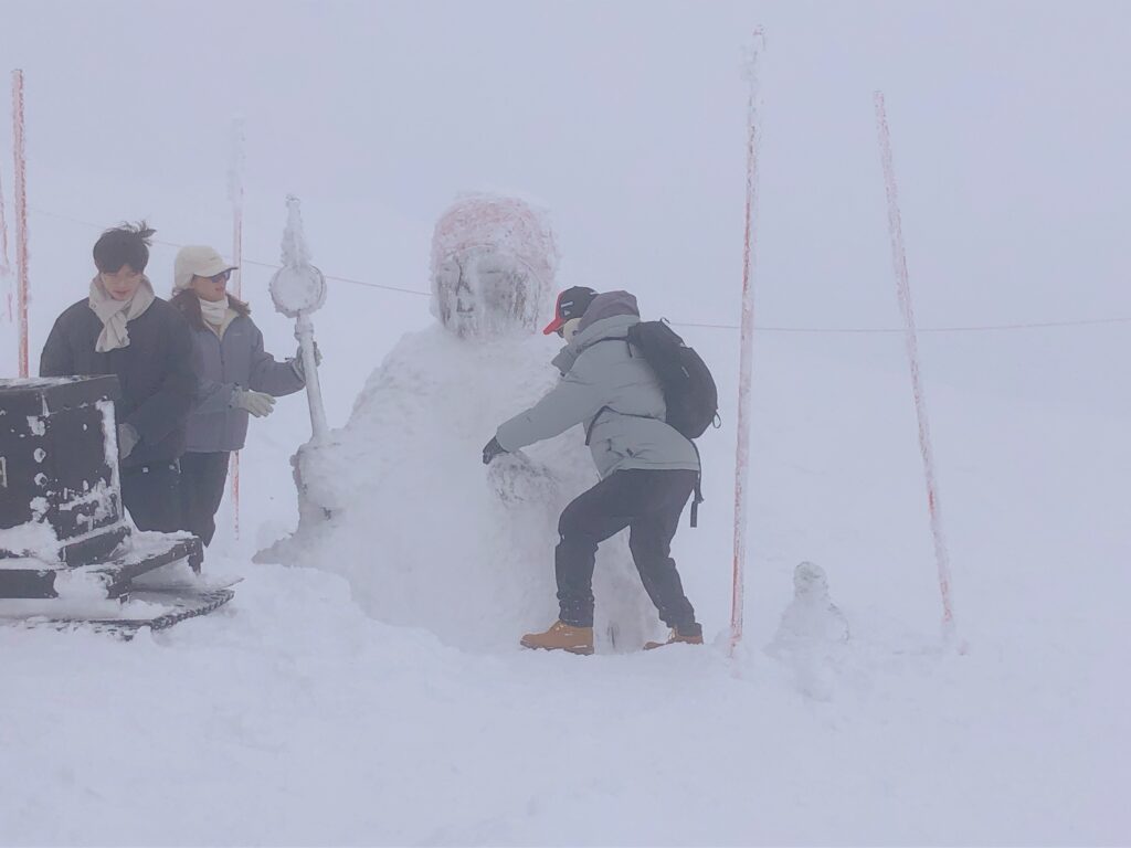 一番上にある地蔵山頂駅まできました
観光客でいっぱいでした