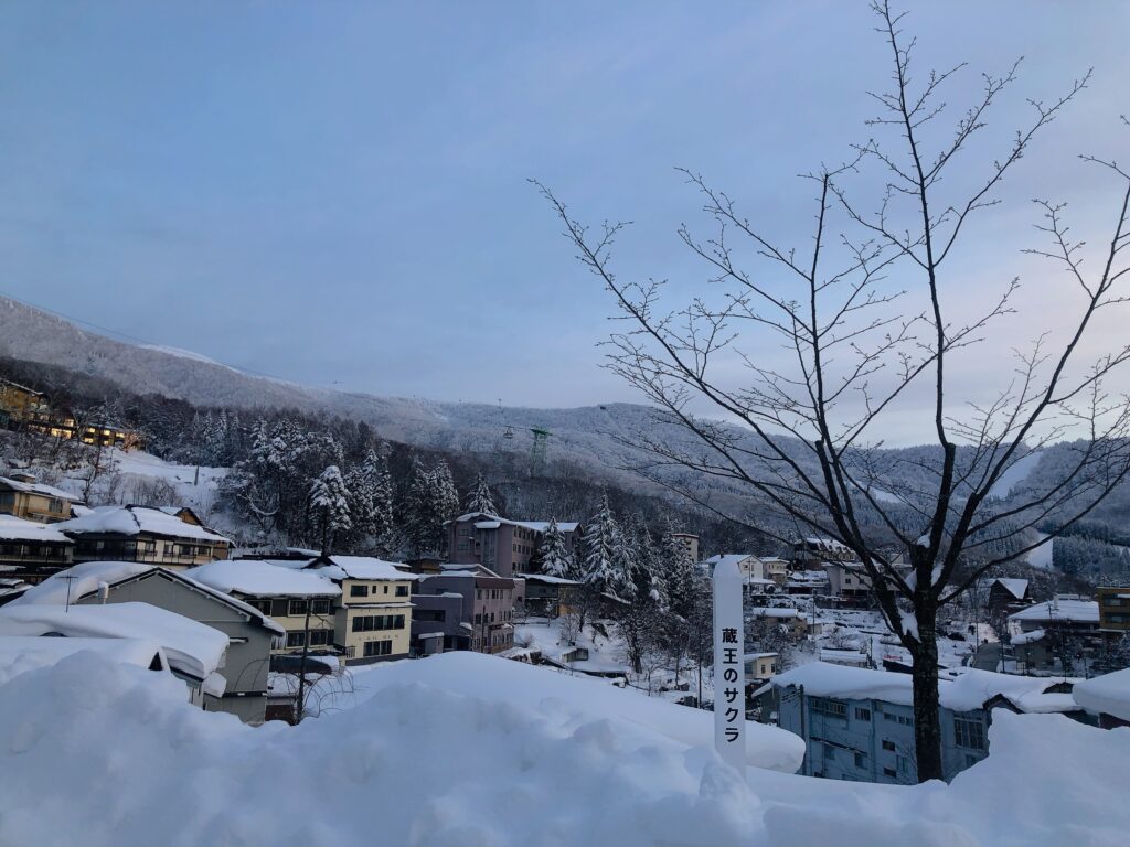 温泉に入りにいきます
温泉街の風景