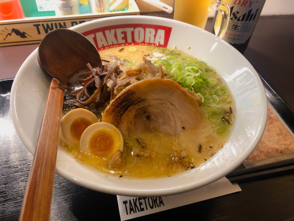 指宿にある「TAKETORA」
なんと「開聞岳」というラーメンがあります!