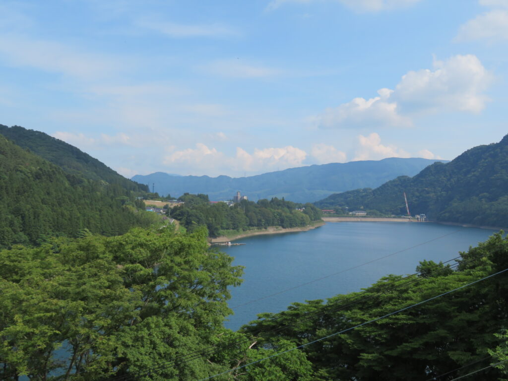 少し高いところまで登ってきました
ここからの景色はいいですね