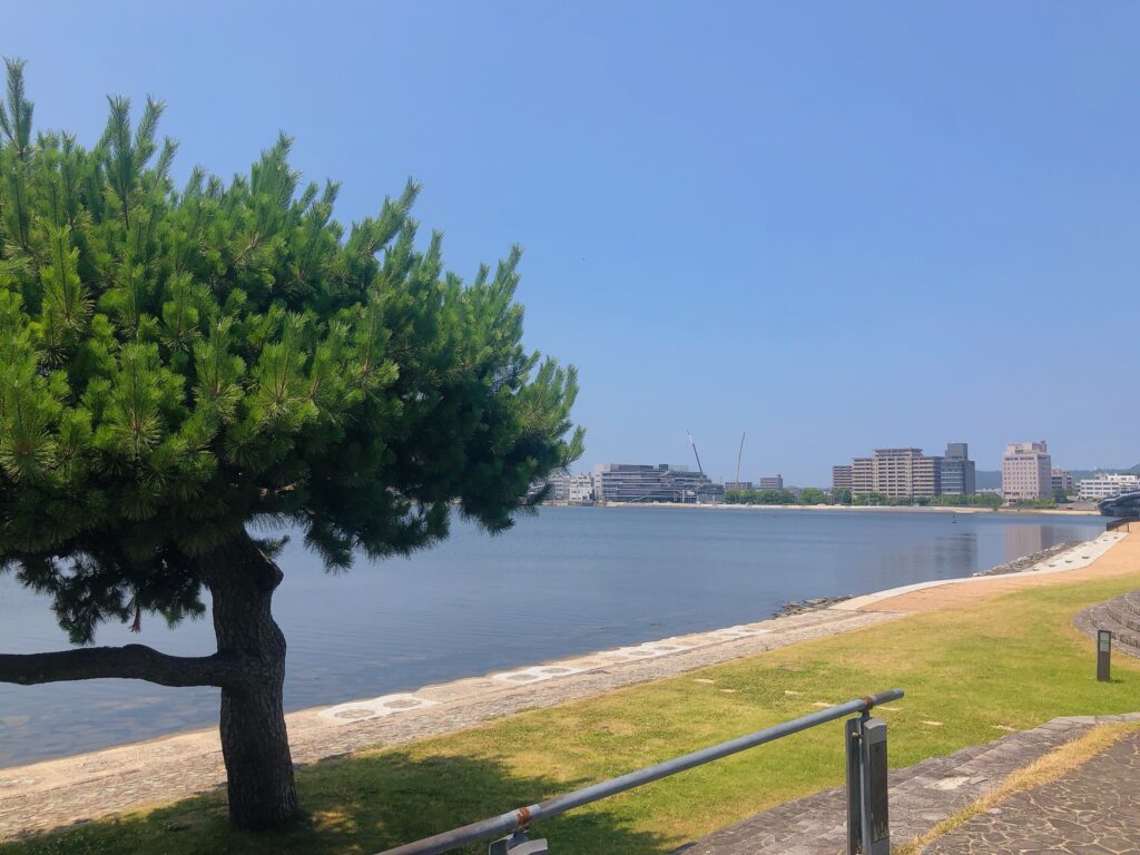 松江駅近くの「白潟公園」に来ました
