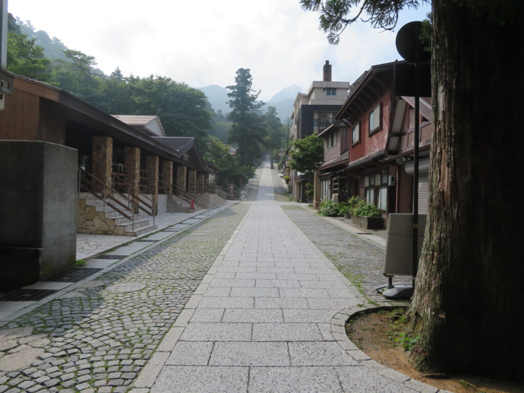 大山寺へ続く参道