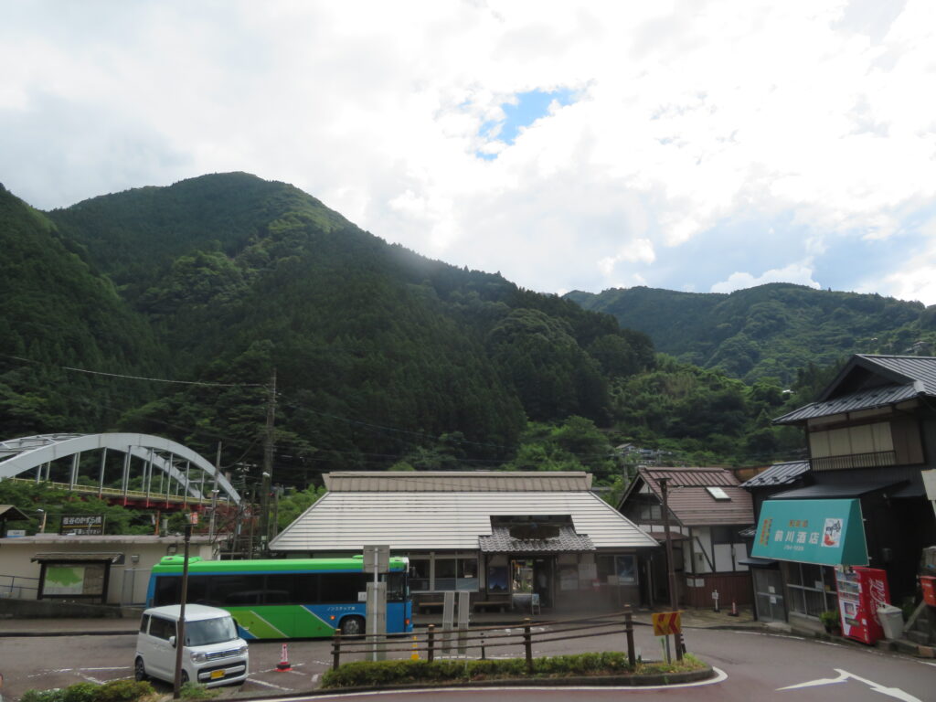 大歩危駅までバスで移動してきました
