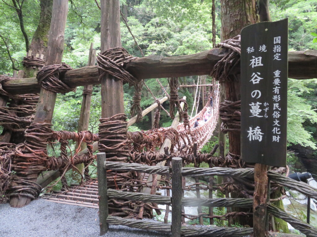 渡り切りました
看板は出口側にありました