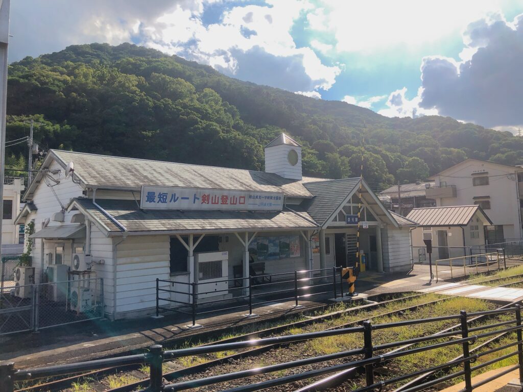 無人の駅舎