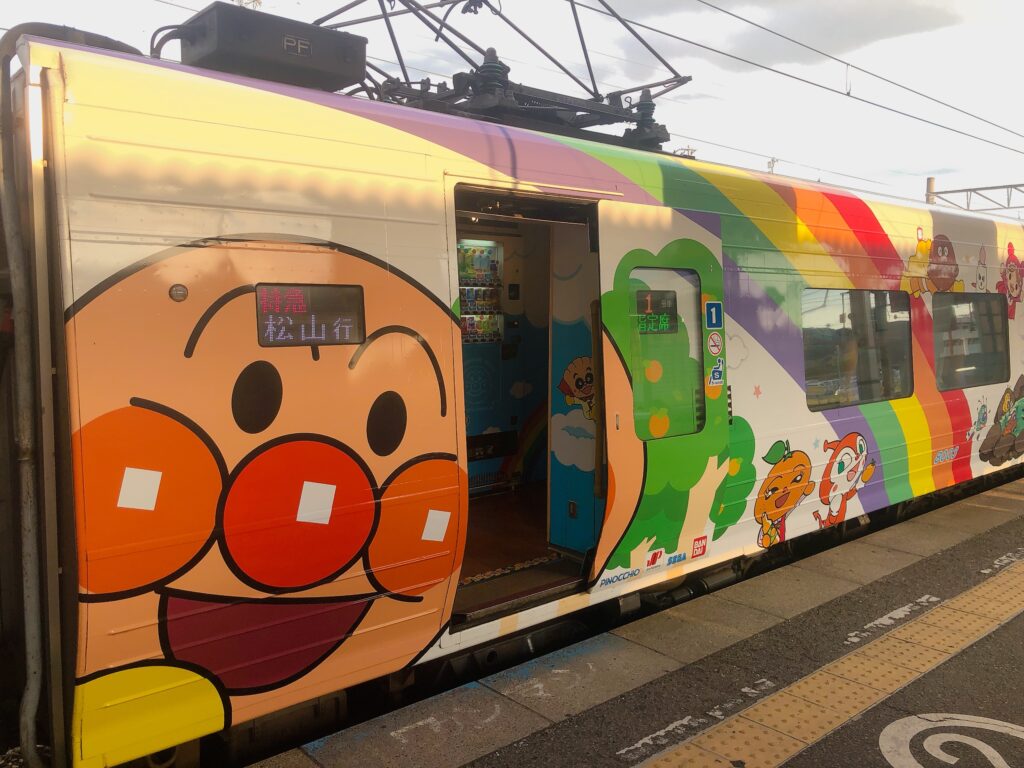 松山行きの特急「しおかぜ」
明日の石鎚山登山に向けて伊予西条駅へ移動