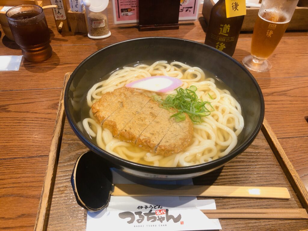 愛媛の郷土料理じゃこ天のうどん
(うどんは三玉)