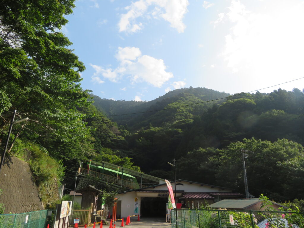 ケーブルカー
朝7時だとまだ動いてませんね