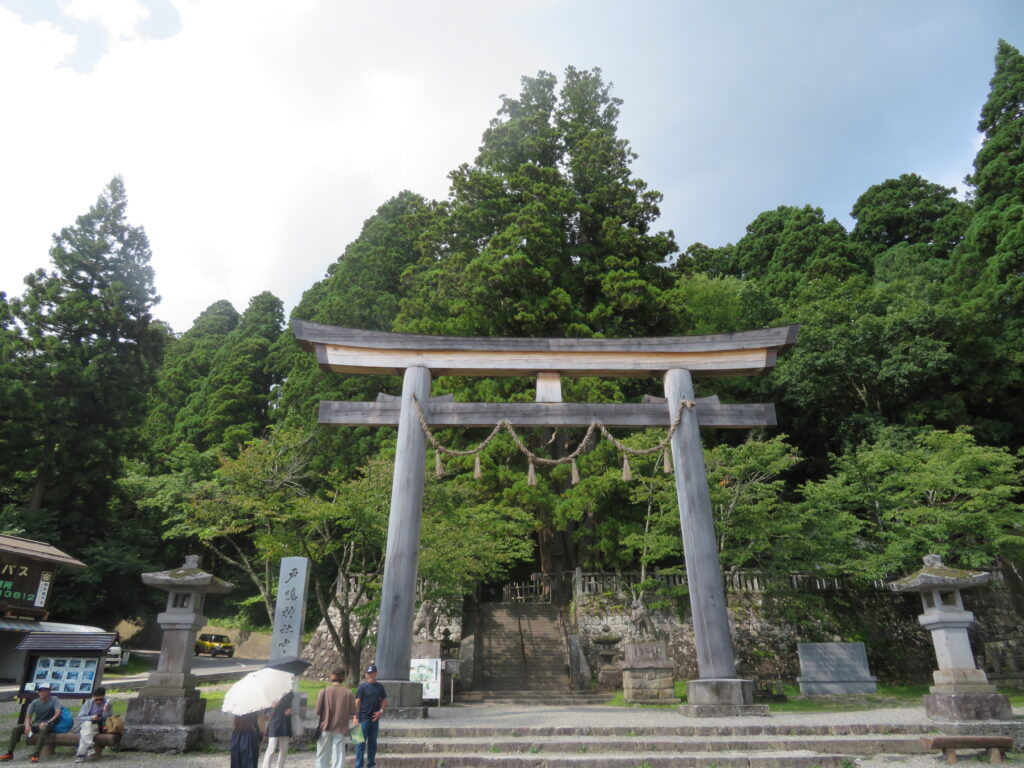 戸隠神社中宮に到着