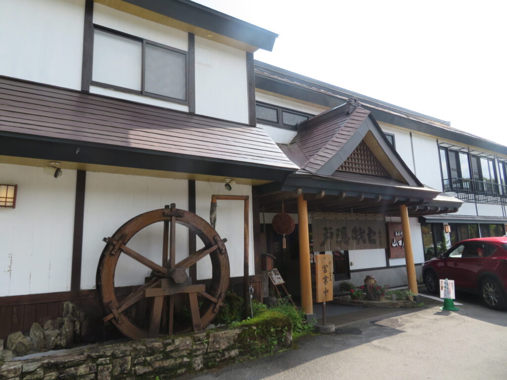 少し歩いて「山口屋」に来ました
(閉店ギリギリでした)