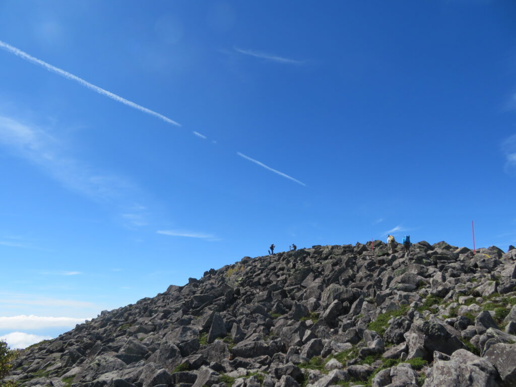 山頂まであと少し
青空が綺麗
