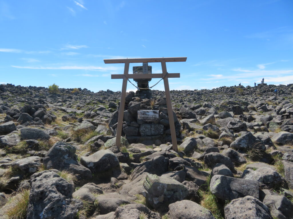 山頂の鳥居