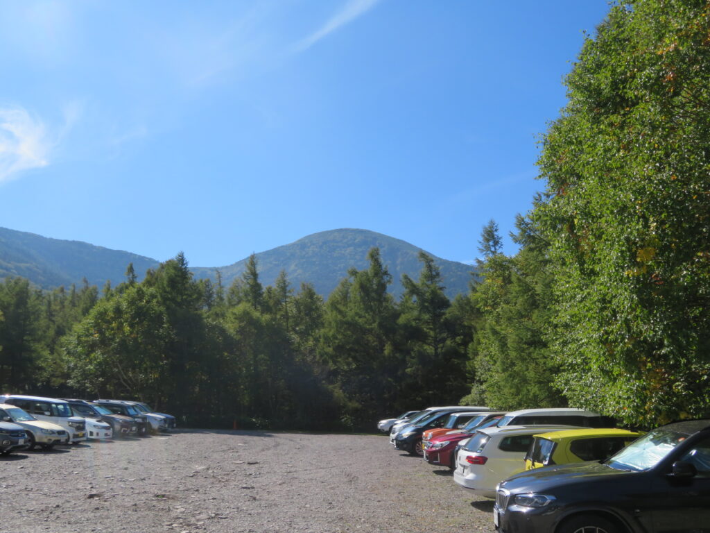 七合目駐車場を出発
目の前には蓼科山