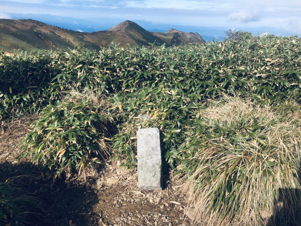 9時
牛ヶ岳山頂に到着