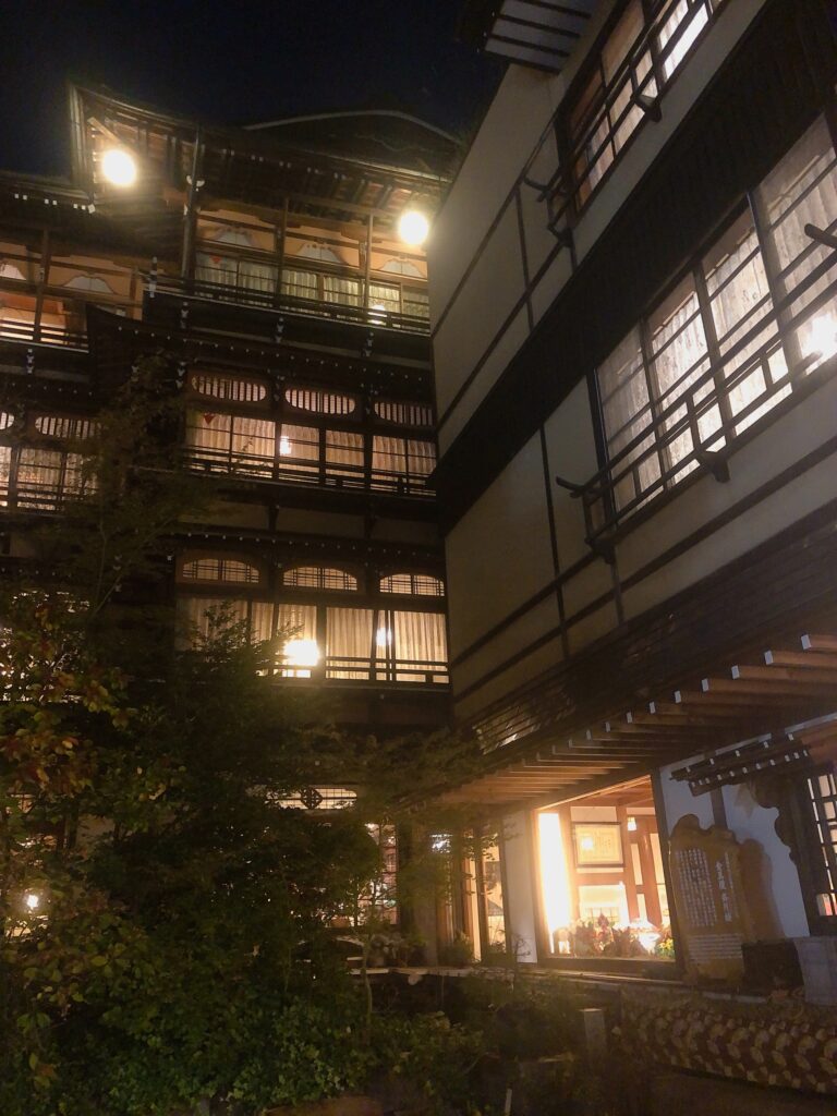 有名な老舗旅館の「金具屋」