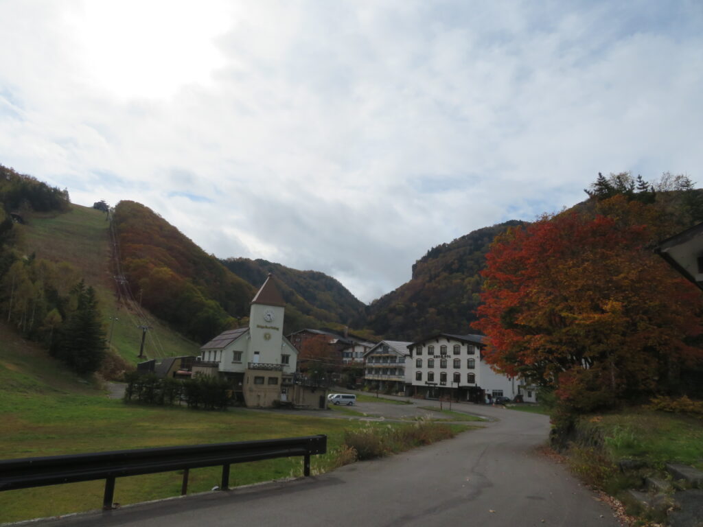 志賀高原の入口付近にある「サンバレースキー場」
紅葉が綺麗です!