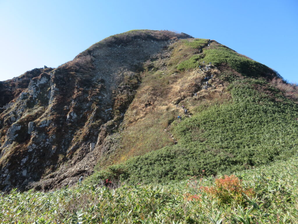 名残惜しいですが下山します
登山道に人がいっぱいいます