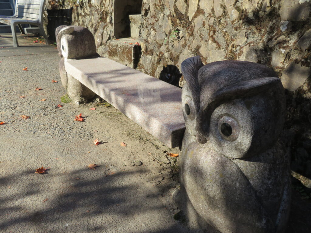 ベンチのオブジェが可愛い