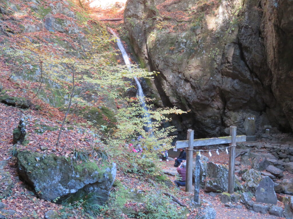 スポット④「綾広の滝」