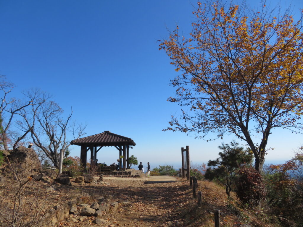 日の出山の山頂に到着