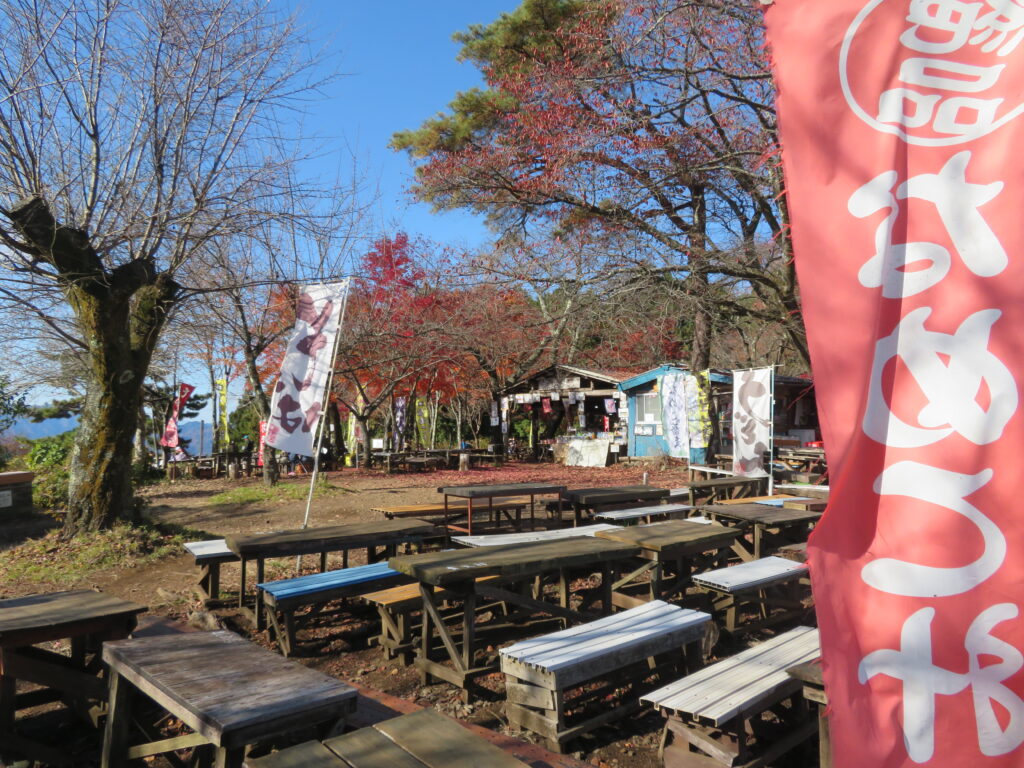 小仏城山に到着
人が少なく静かです