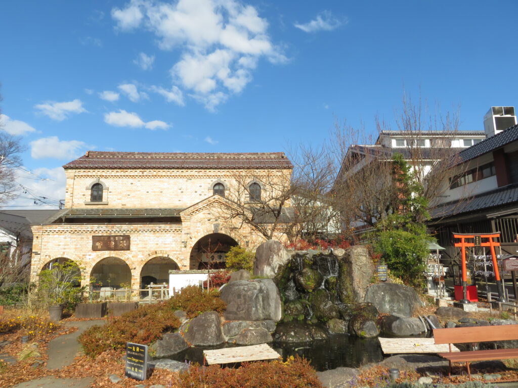 オシャレな建物は喫茶店みたいです