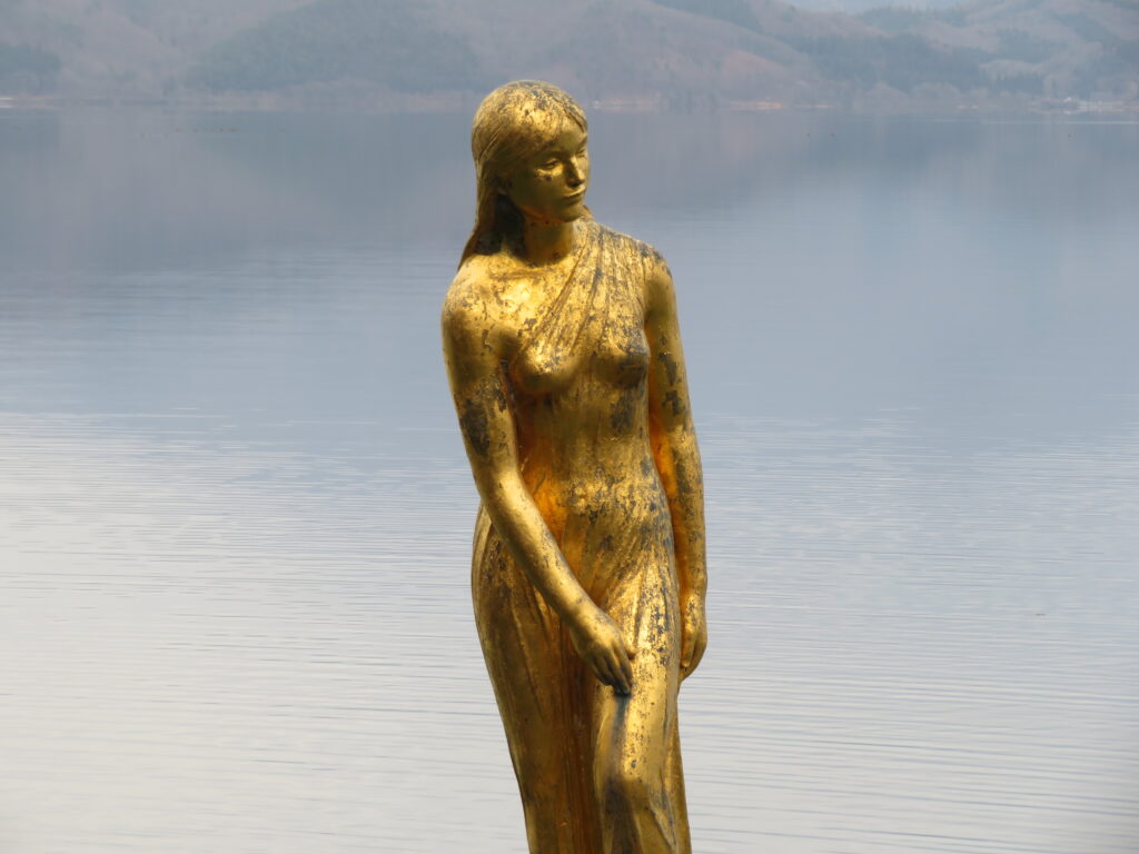 「たつこ像」にズームイン