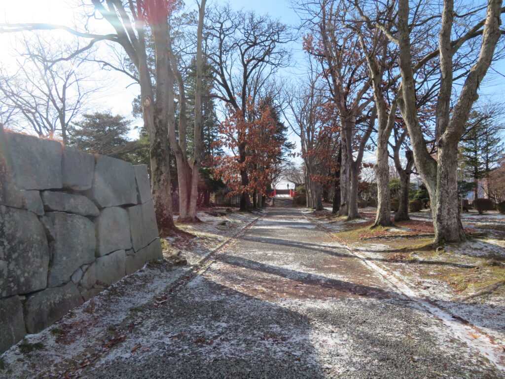 真っ直ぐな道を進みます