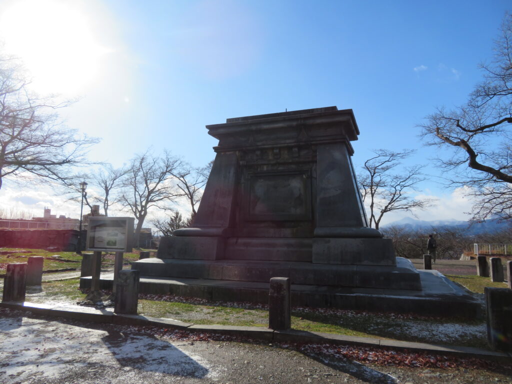 記念碑が飾ってあったと思われる台座