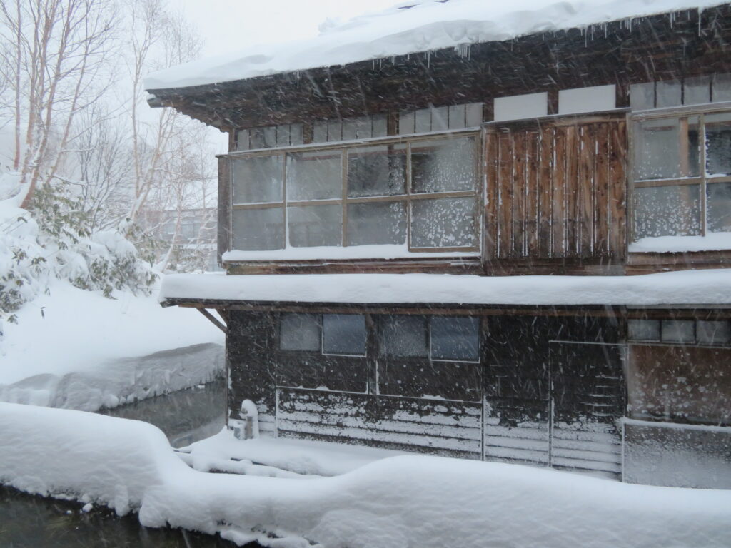 部屋の窓からの風景