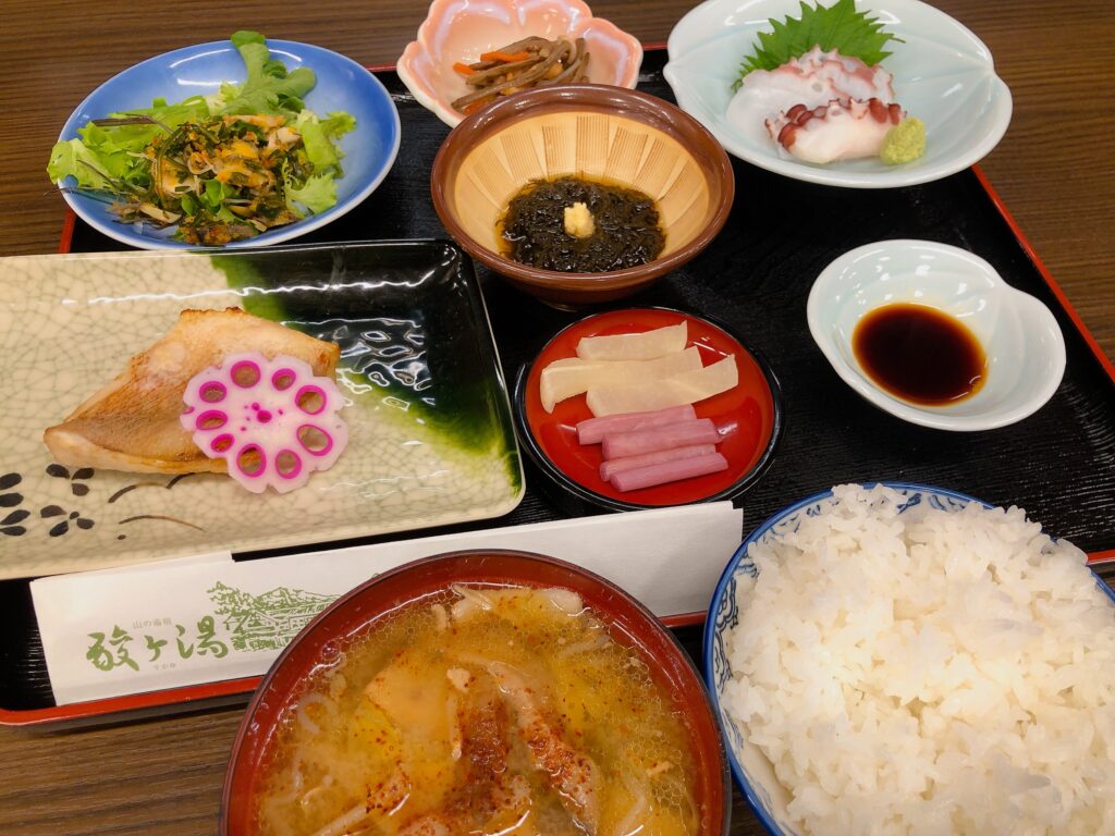 ご飯も美味しかったです！
野菜たっぷりの大鍋が美味しかった